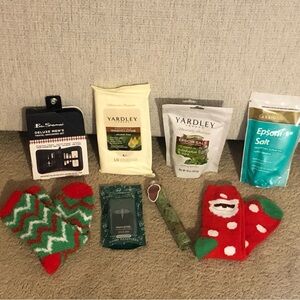 Christmas Socks and Bath Essentials Set